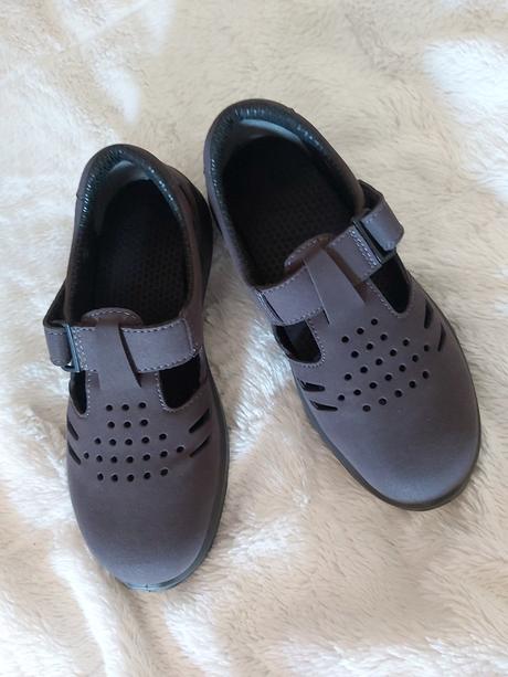 Bezpečnostné sandále., 37