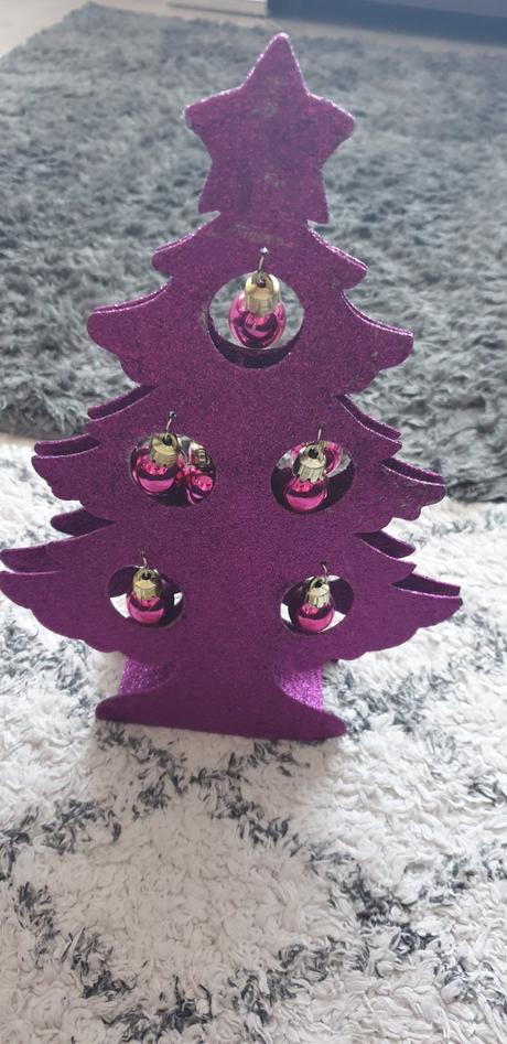 Vianočný fialový dekoračný stromček, 