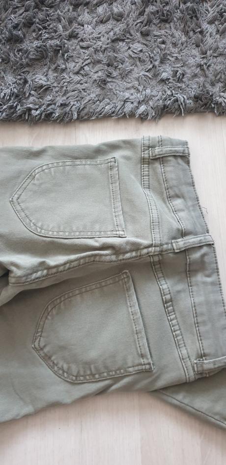 Nohavice č.140, 140