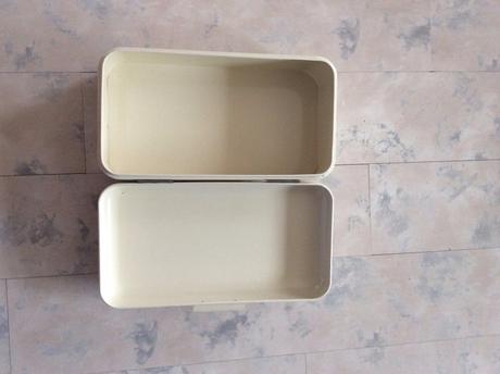 Plechový vintage chlebník,