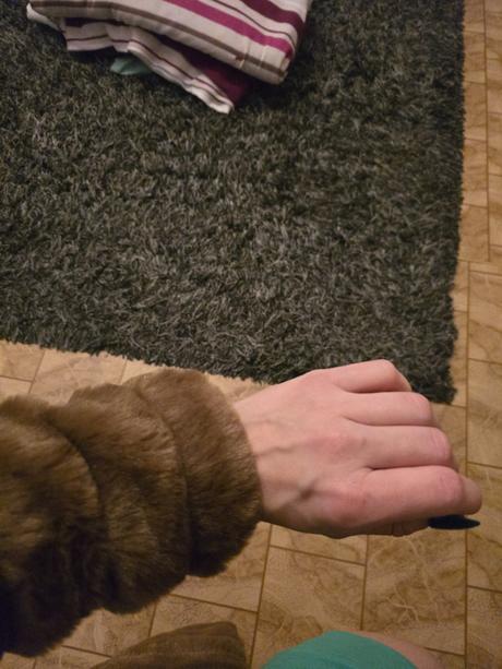 Hnedý kožúšok, s