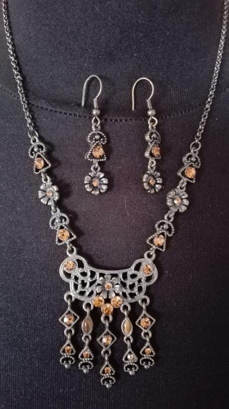 Náhrdelník a náušnice, 