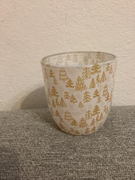 Pohárik zo sviečky,