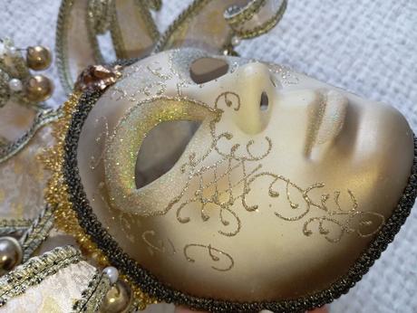 Benátska maska so zvončekmi, 