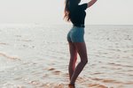 Krátke nohy v pomere k telu: Ktorá verzia sa vám páči viac?