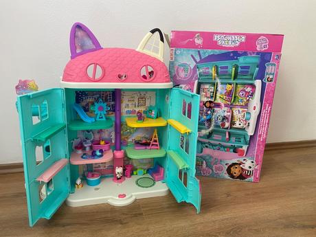 Domček gabby dollhouse s extra doplnkami, 