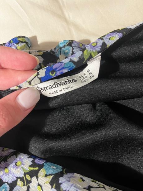Kvietkové šaty, stradivarius,m