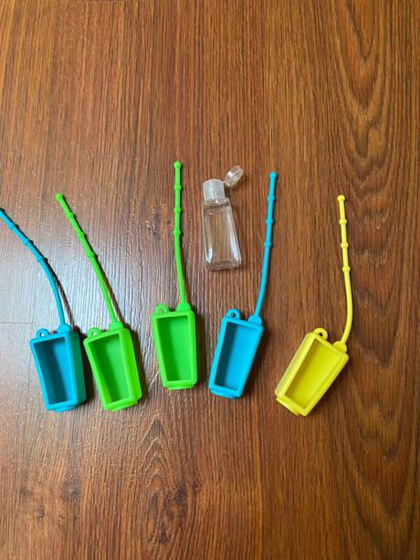 Prirucna mini cestovna silikonova flasa na dezinfe,