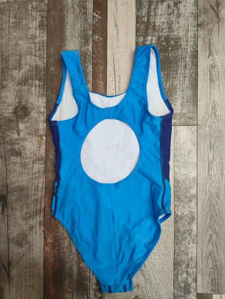 Dievčenské plavky, 104