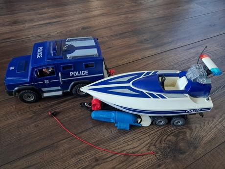 Playmobil policajné auto s policajným člnom, 