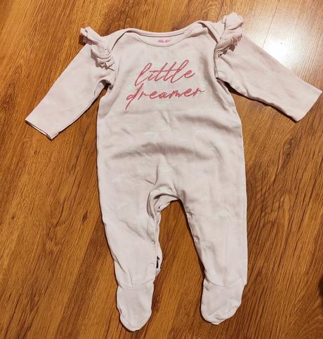 Dupačky s volánikmi, 74