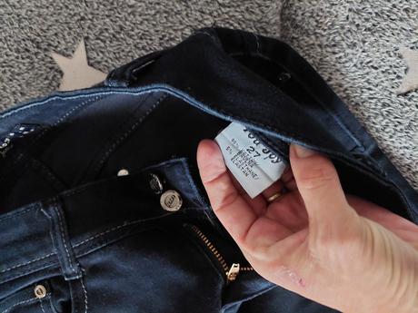 Tmavomodré rifle, 28