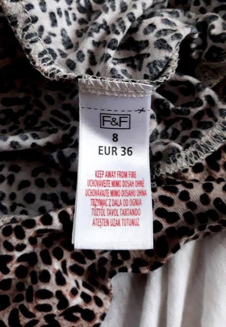 Krásne voĺnejšie tričko s prestrihmi na pleciach, f&f,38