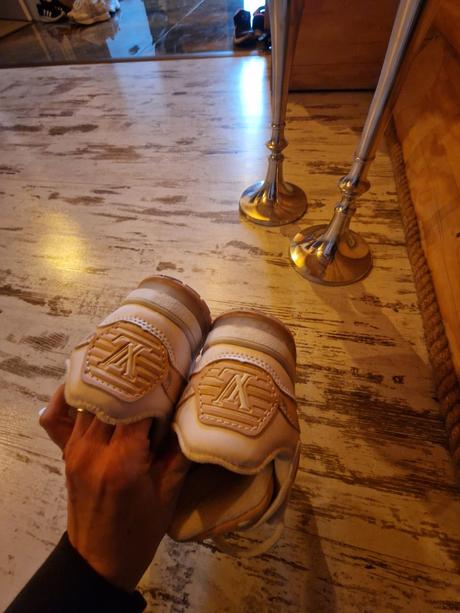 Dievčenské tenisky, 32