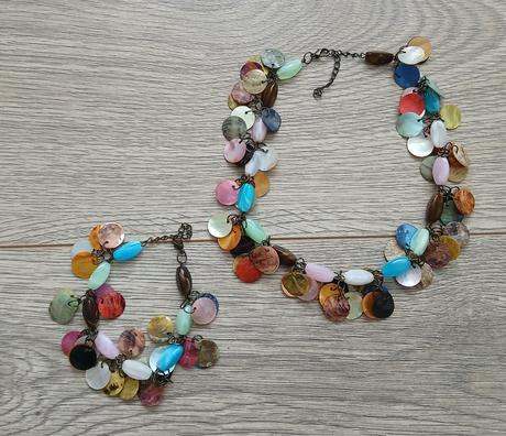 Nahrdelnik s naramkom, 