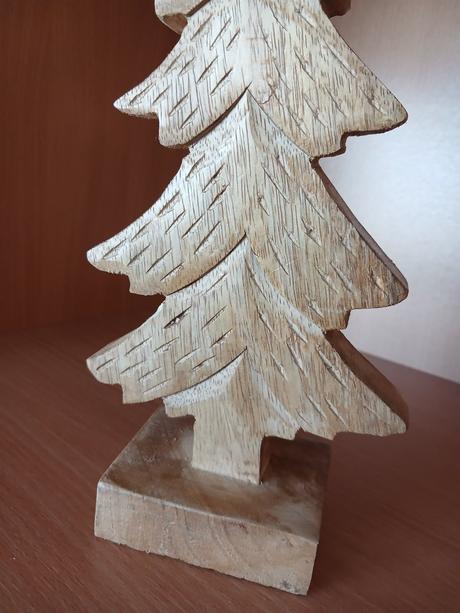 Drevený dekoračný stromček 30,5 cm,