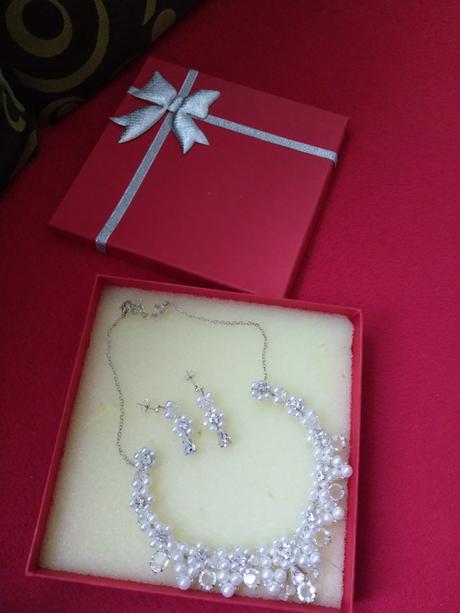 Náhrdelník a náušnice,