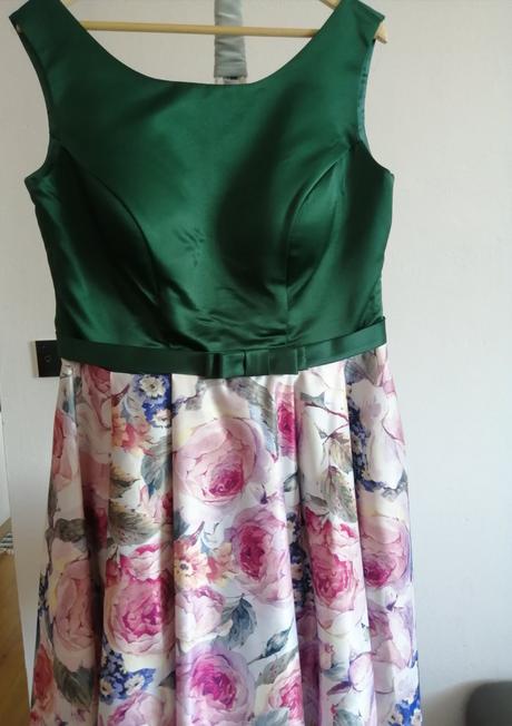 Dlhé spoločenské šaty šité na mieru, 38