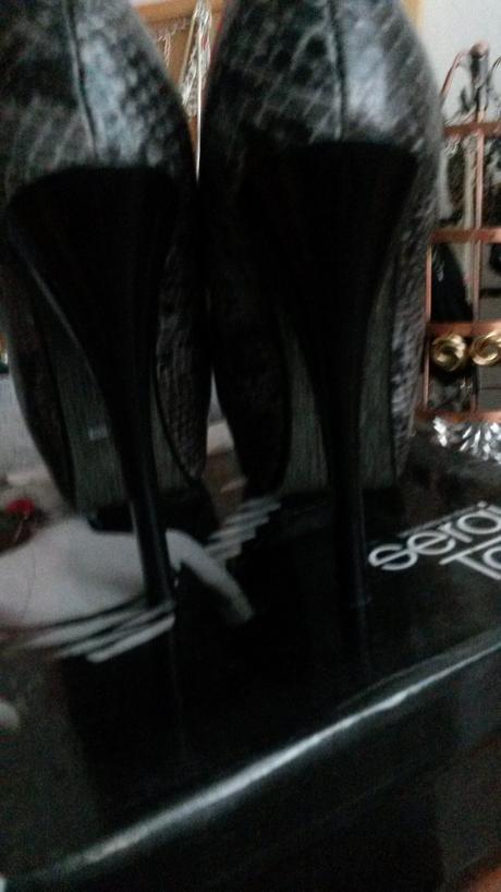 Lodičky s hadím vzorom, 39