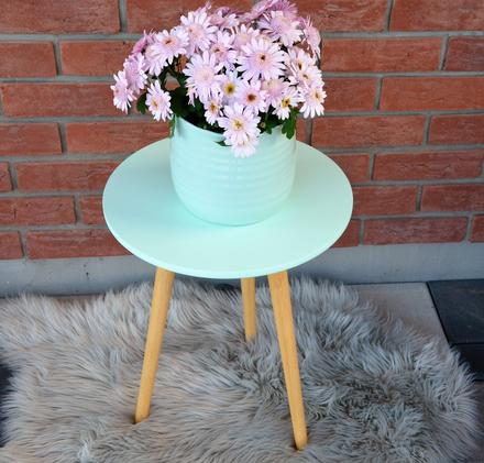 Príručný stolík,