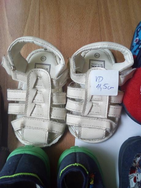 Biele sandalky, 21