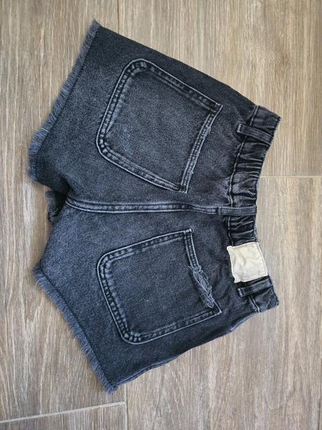 Šortky č.134, zara,134