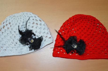 Háčkovaná čiapočka s kvetom, <50 - 158