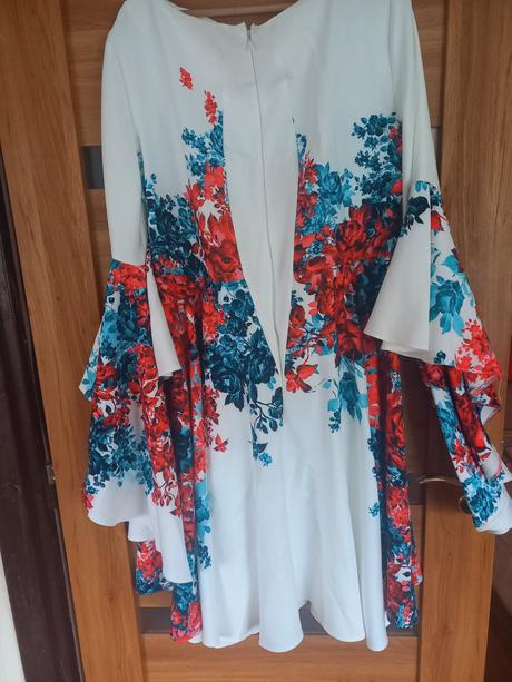 Extravagantné elegantné prekrasne saty, xl