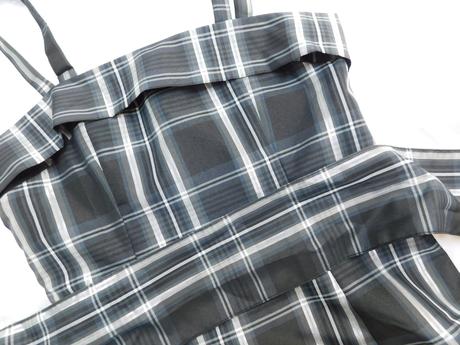 Pekne trendy karo korzetove šaty, 36