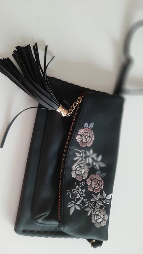 Nova kabelka s výšivkou, apple