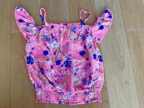 Krasne kvetinové tricko ako nove, c&a,128