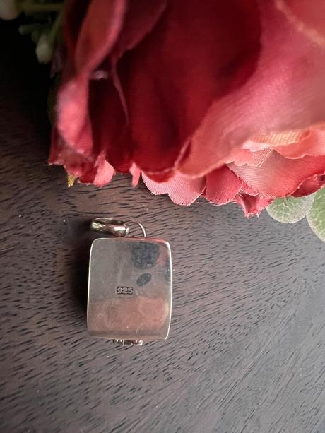 Starozitny privesok zo striebra,