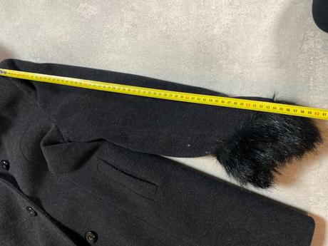 Vlneny kabat s odopinatelnou kozusinou, 38