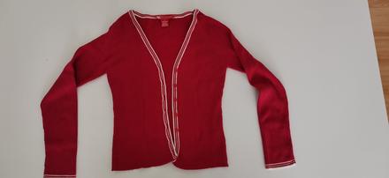 Červený sveter kenvelo, kenvelo,s