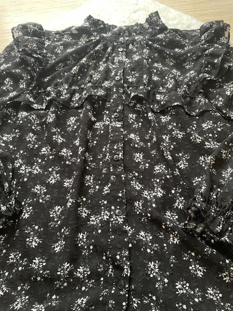 Kvetinova cierna bluzka so stojacikom reserved, reserved,42