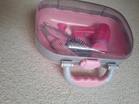 Kufrik s kadernickym prislusenstvom,