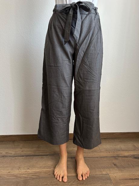 Voľné sivé nohavice, zara,m