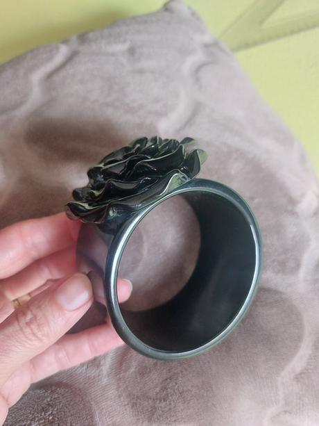 Zaujímavý naramok,