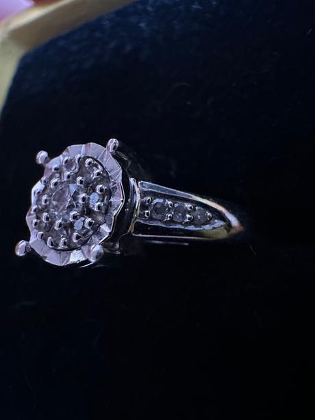 Prsteň z bieleho zlata 14k s diamantmi zn. izlato,