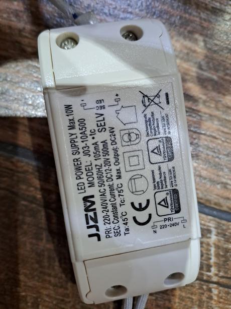 Lampa na stenu+ 3x bodovky otočné, 