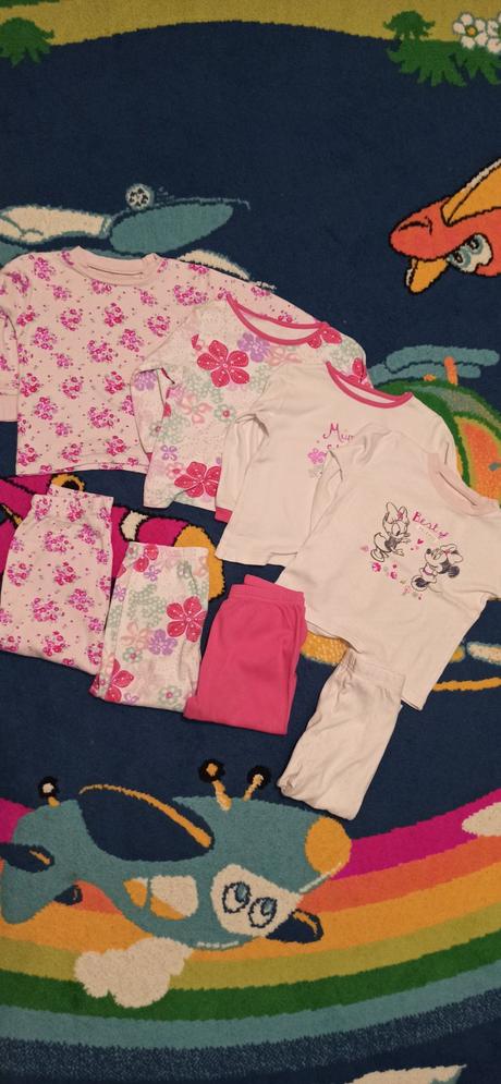 4 krát dvojdielne pyžamo, 86