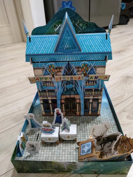 Papierovy zamok frozen, 