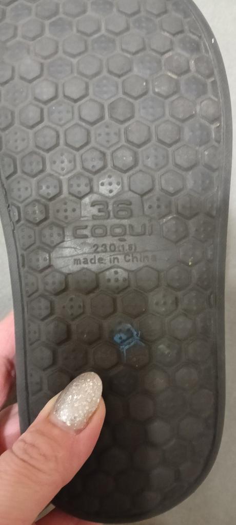 Čierne šľapky, coqui,36