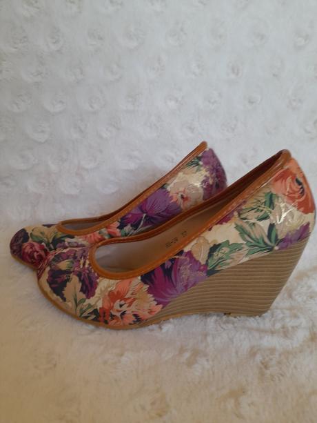 Lodičky na platforme, 37