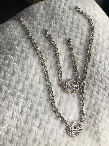 Strieborny set guess, guess