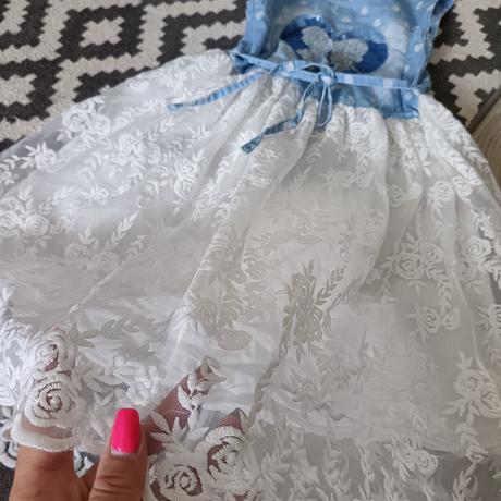 Nádherné šaty s krajkou, 152