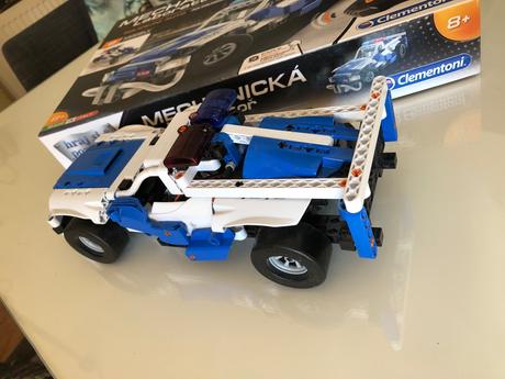 Policajne auto na ovladanie 8+,