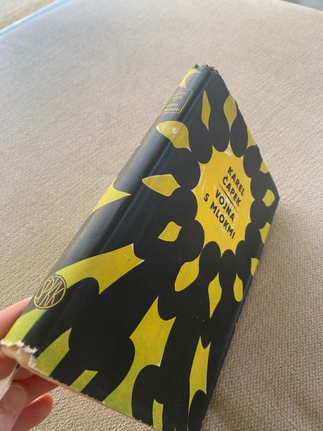 Stará kniha vojna s mlokmi karel čapek 1955,