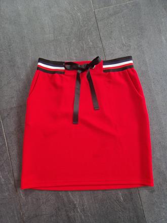 Sukňa s farebným pásom, s