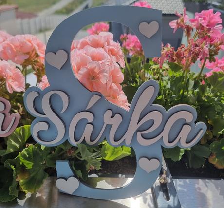 Drevene pismenka s manami, 